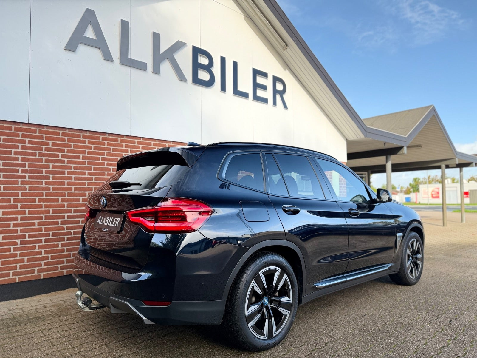 Blå BMW iX3 fra 2021