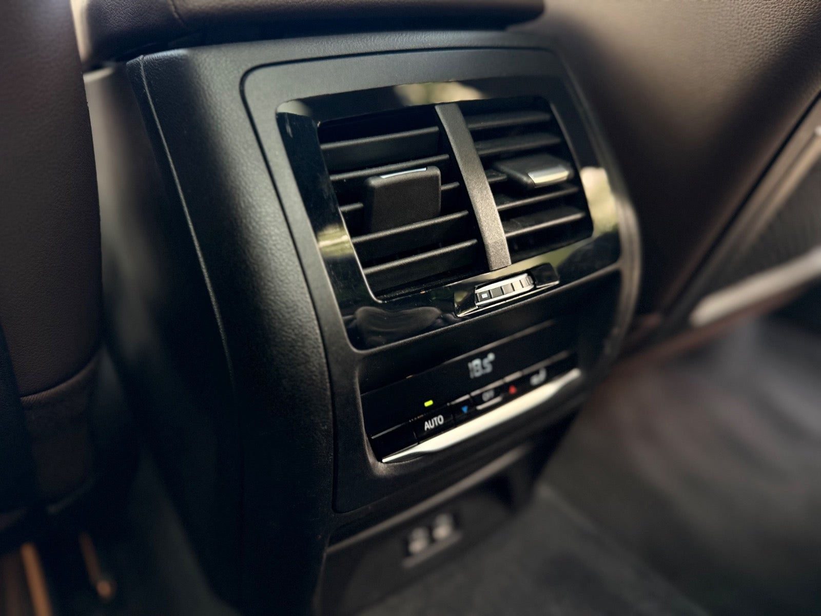 Blå BMW iX3 fra 2021