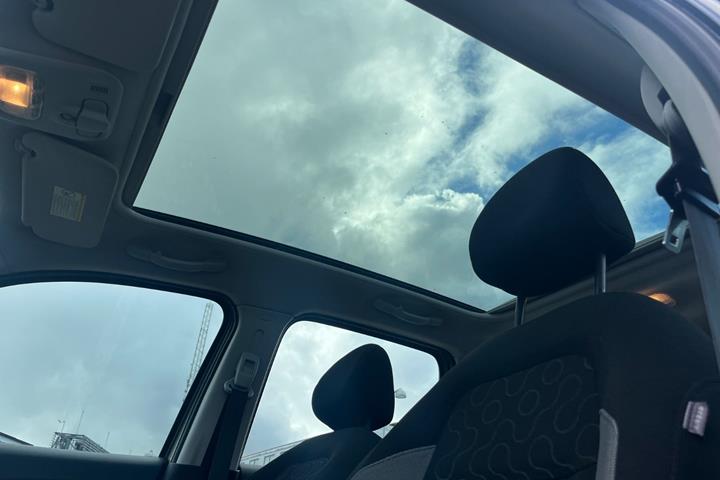 Beige Citroën C3 Picasso fra 2010