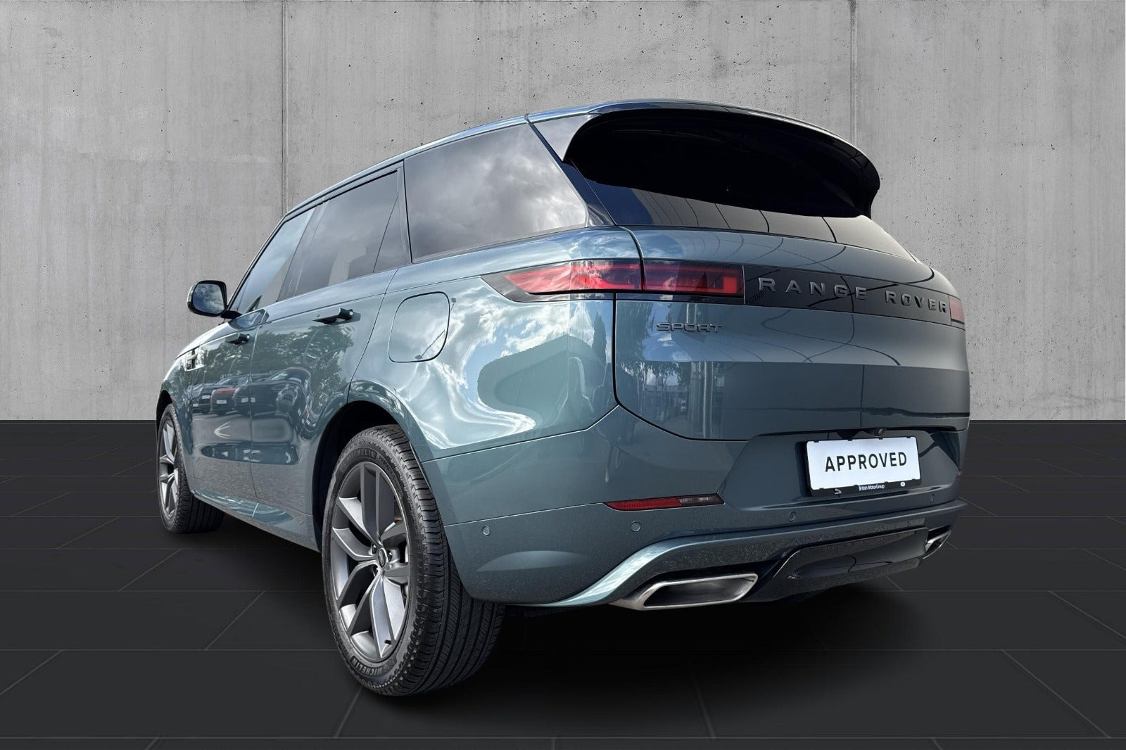 Grøn Land Rover Range Rover sport fra 2025