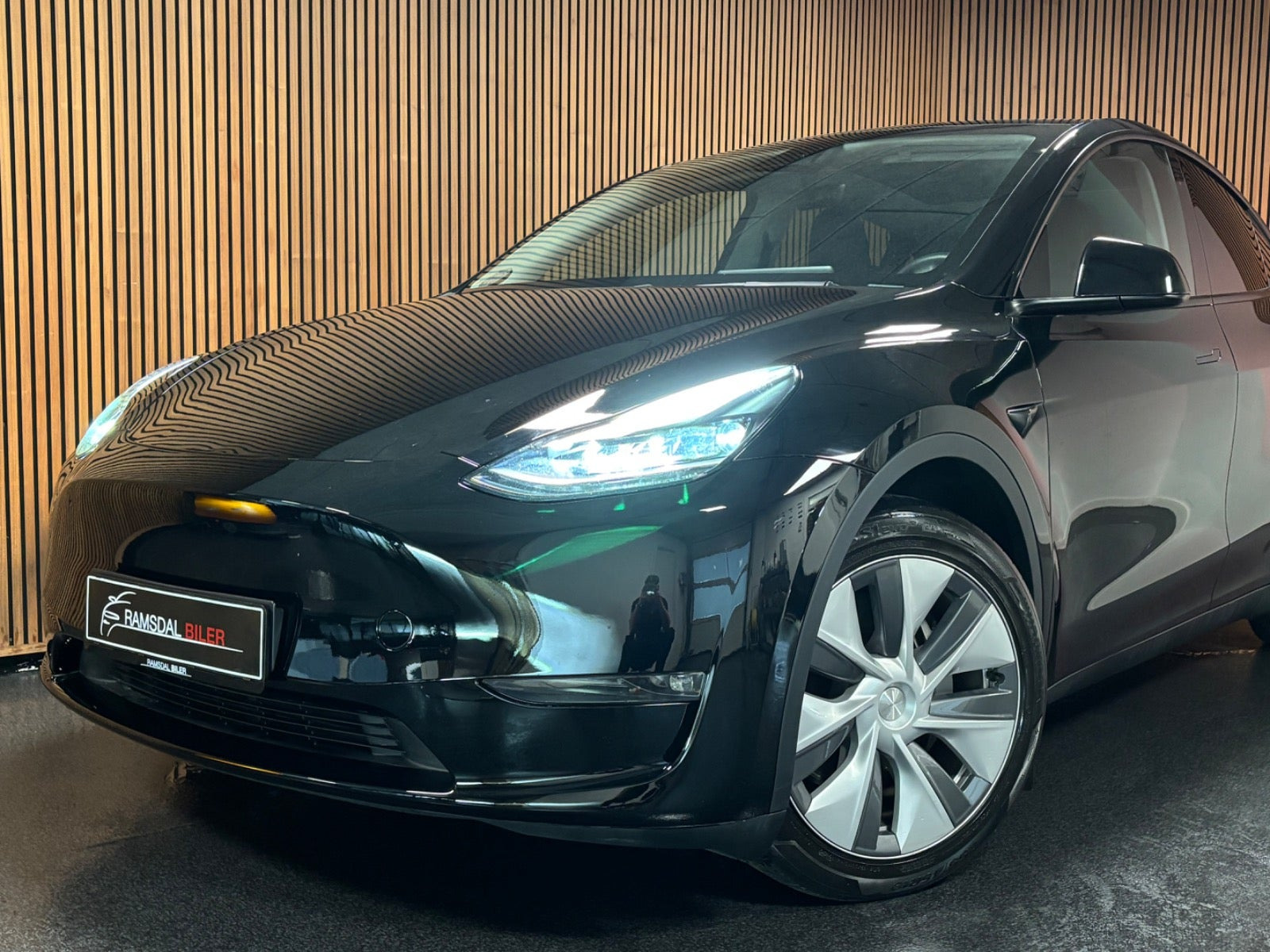 undefined Tesla Model Y fra 2023