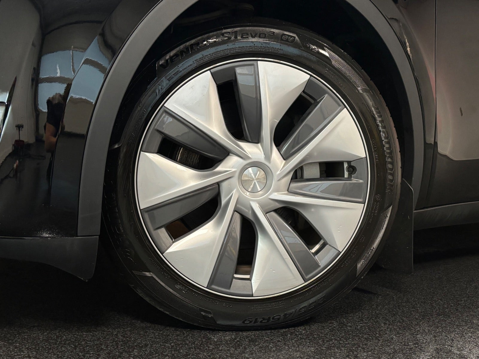 undefined Tesla Model Y fra 2023