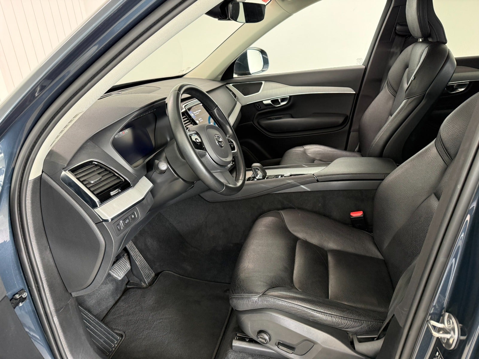Blå Volvo XC90 fra 2022