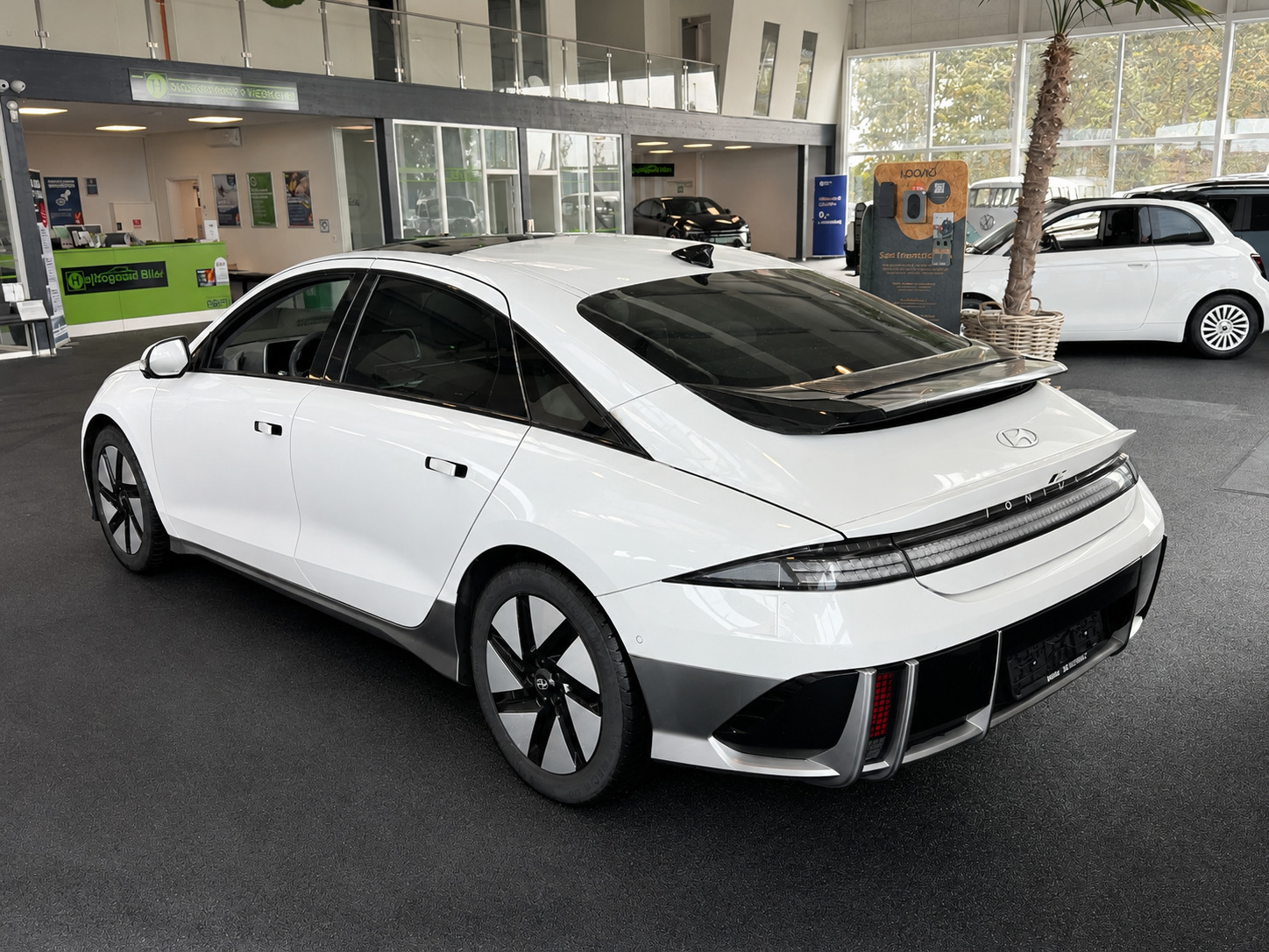 Hvid Hyundai Ioniq 6 fra 2024