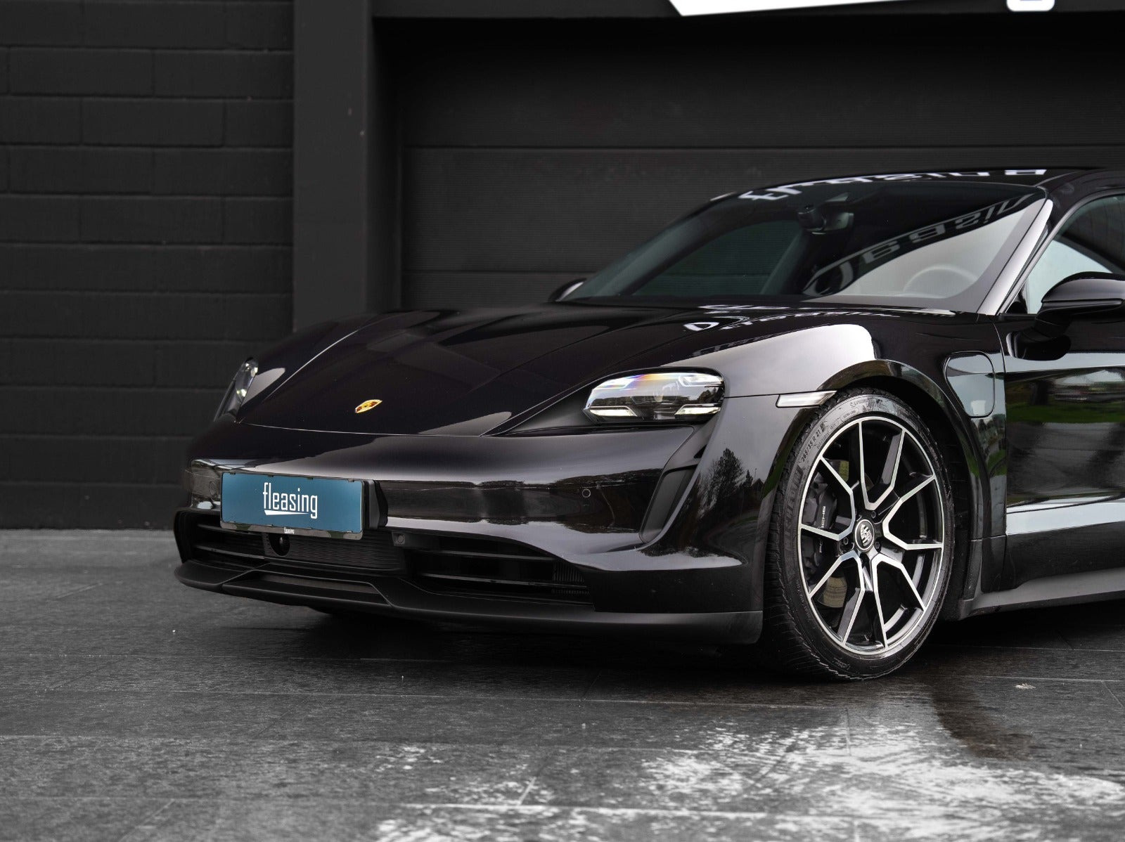 Sort Porsche Taycan fra 2022