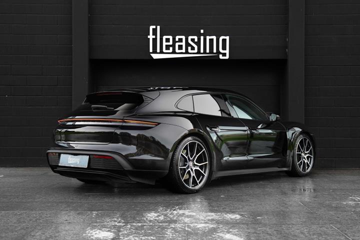 Sort Porsche Taycan fra 2022