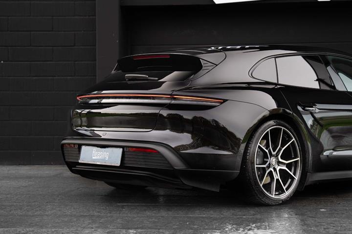 Sort Porsche Taycan fra 2022