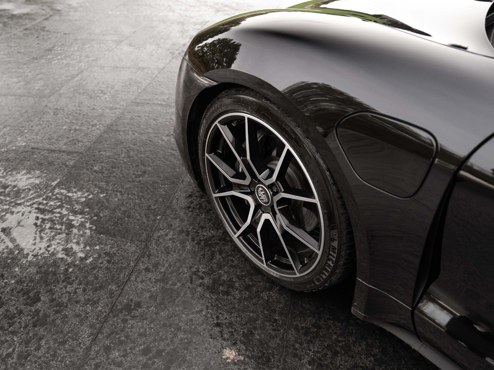 Sort Porsche Taycan fra 2022