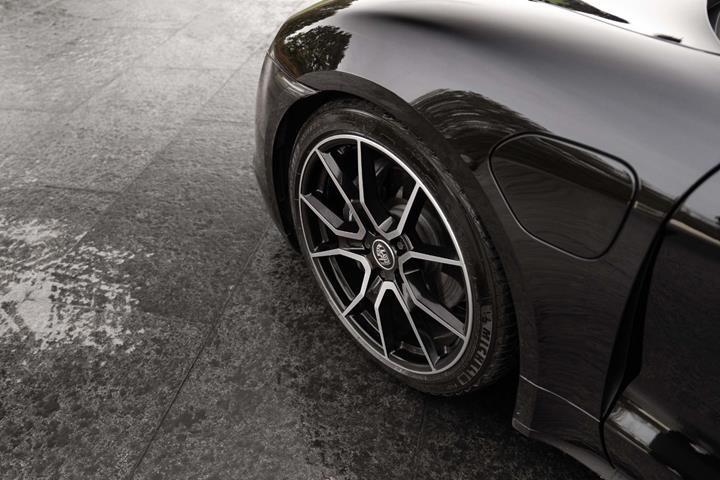 Sort Porsche Taycan fra 2022