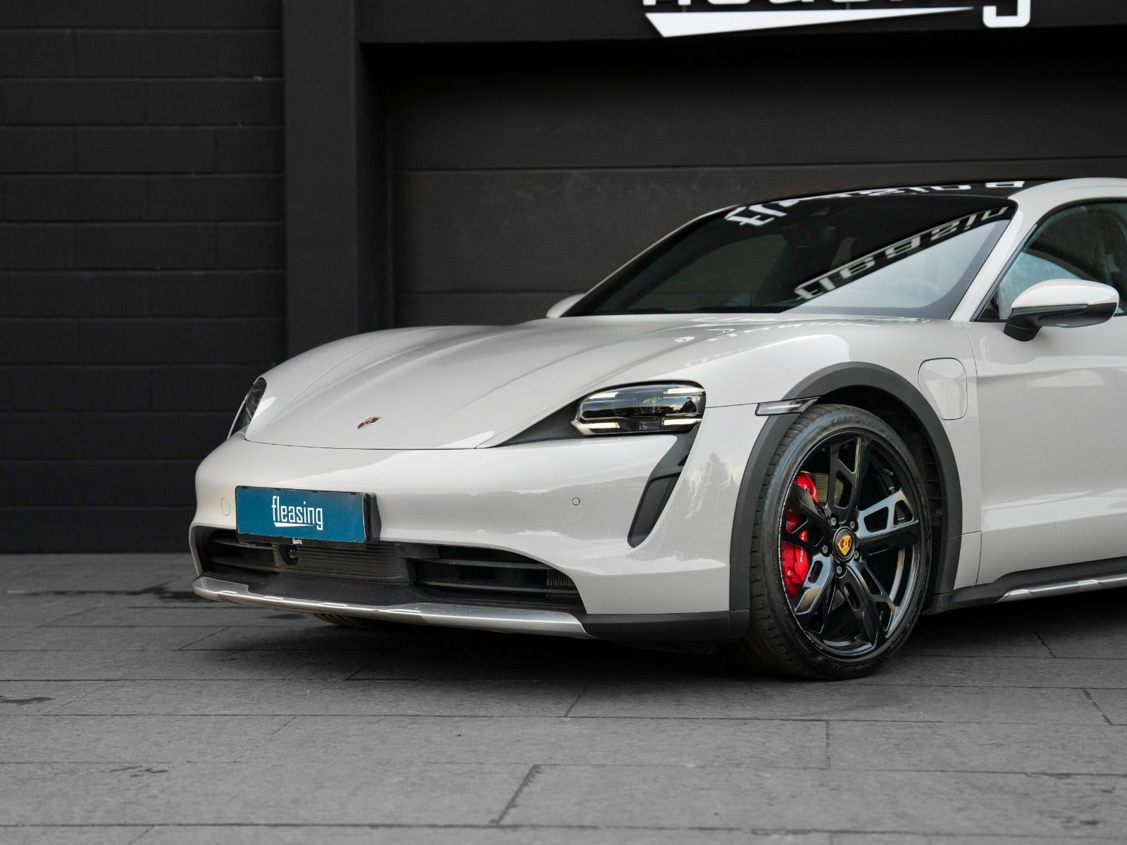 Grå Porsche Taycan 4S fra 2022