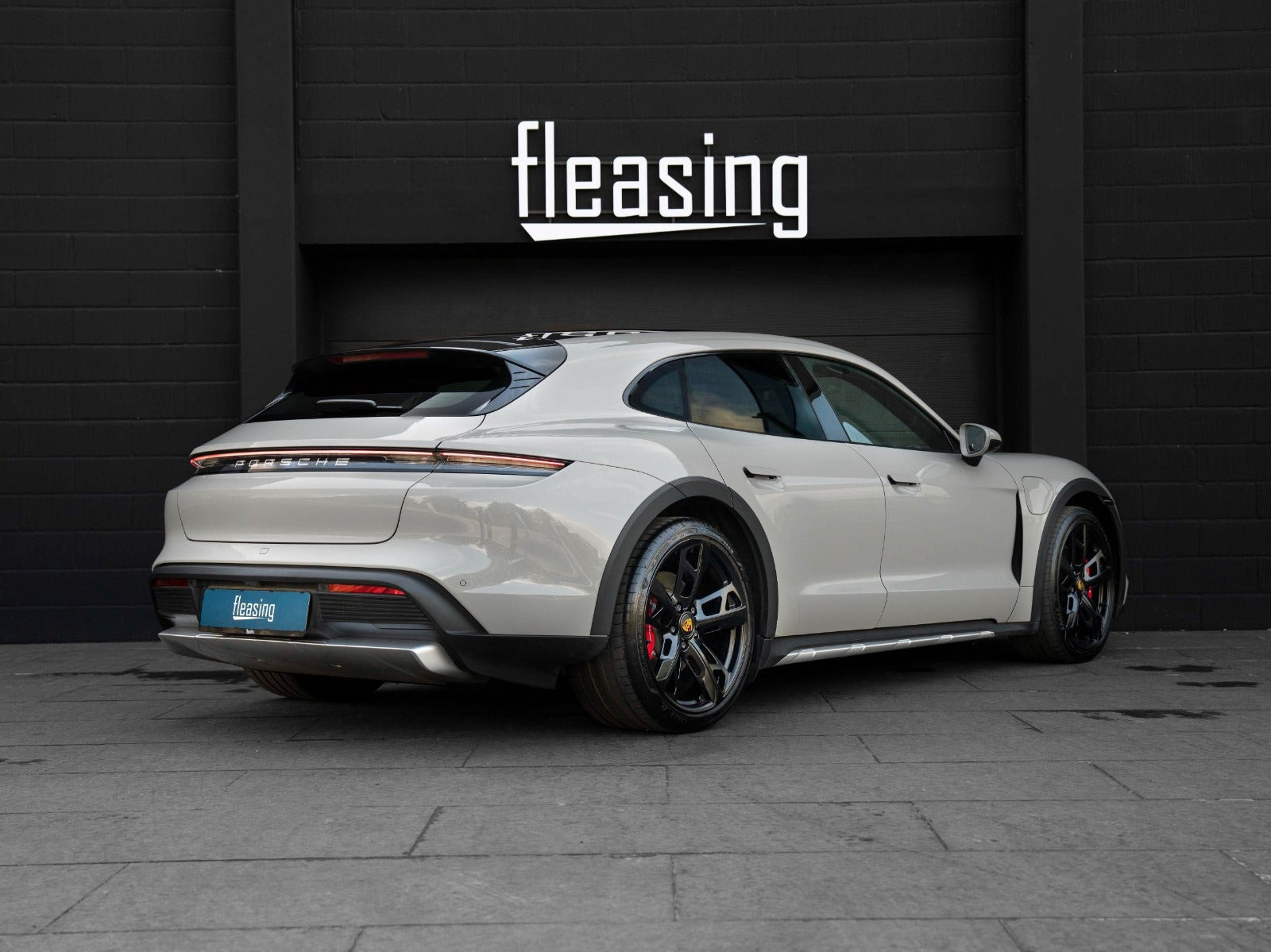 Grå Porsche Taycan 4S fra 2022