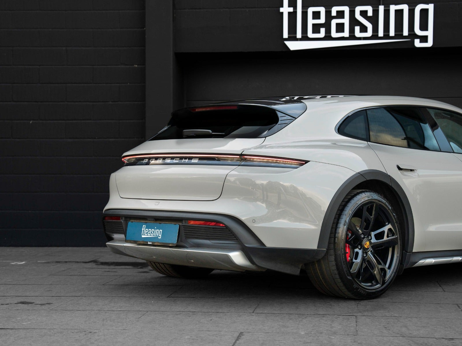 Grå Porsche Taycan 4S fra 2022