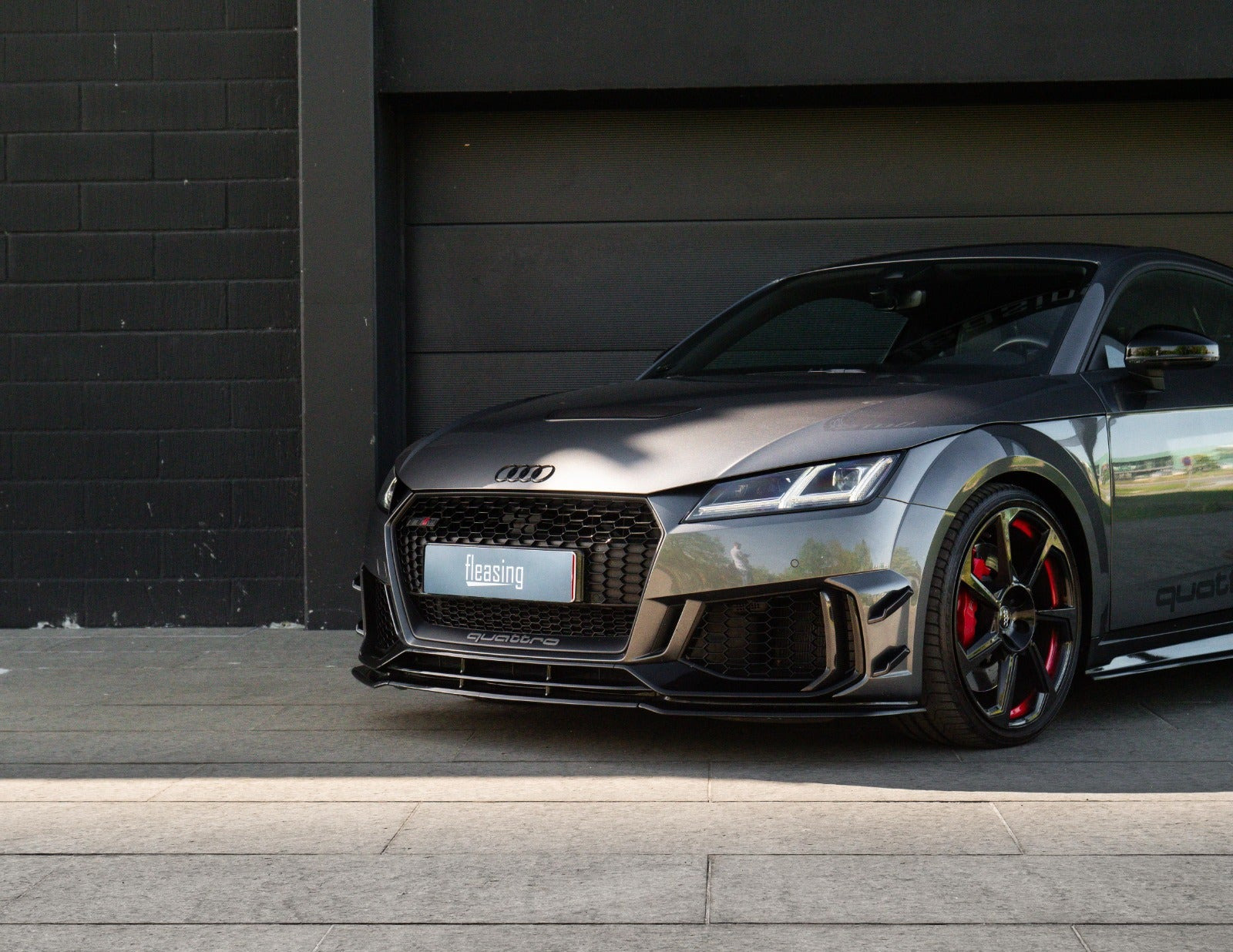 Grå Audi TT RS fra 2019