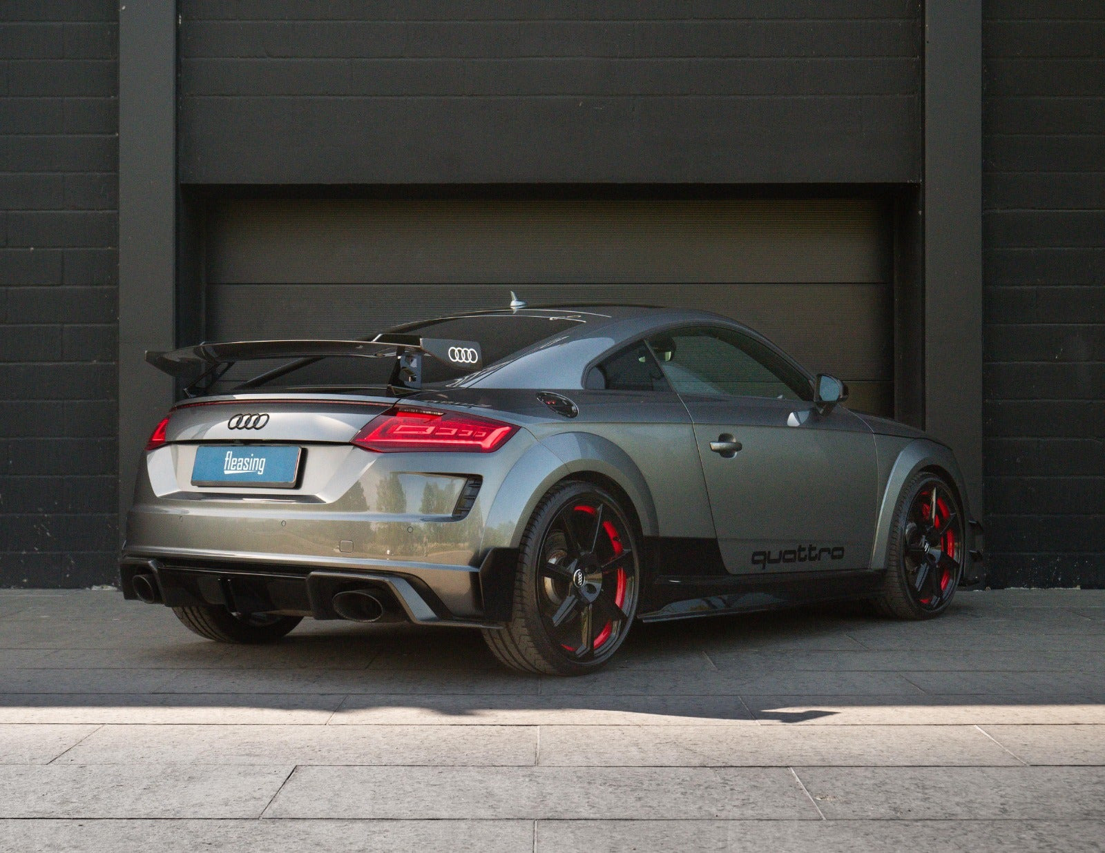 Grå Audi TT RS fra 2019