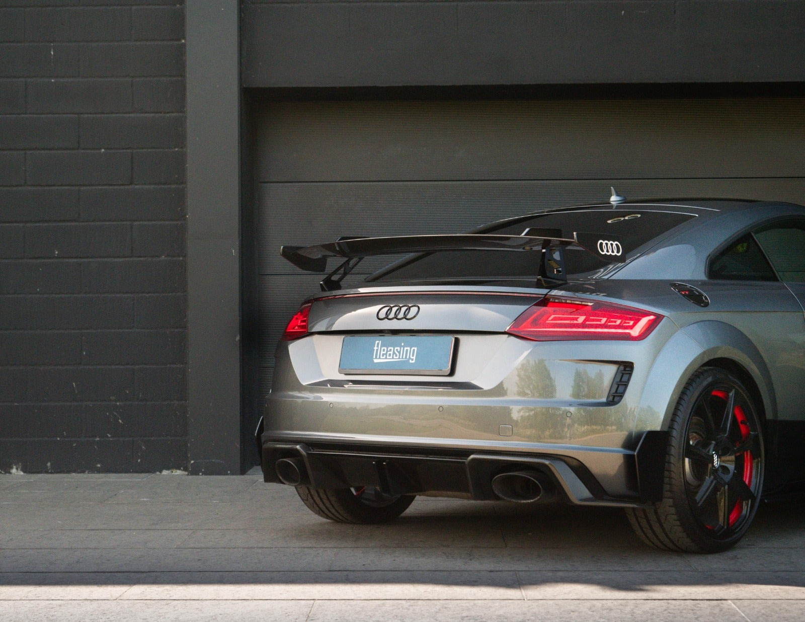 Grå Audi TT RS fra 2019
