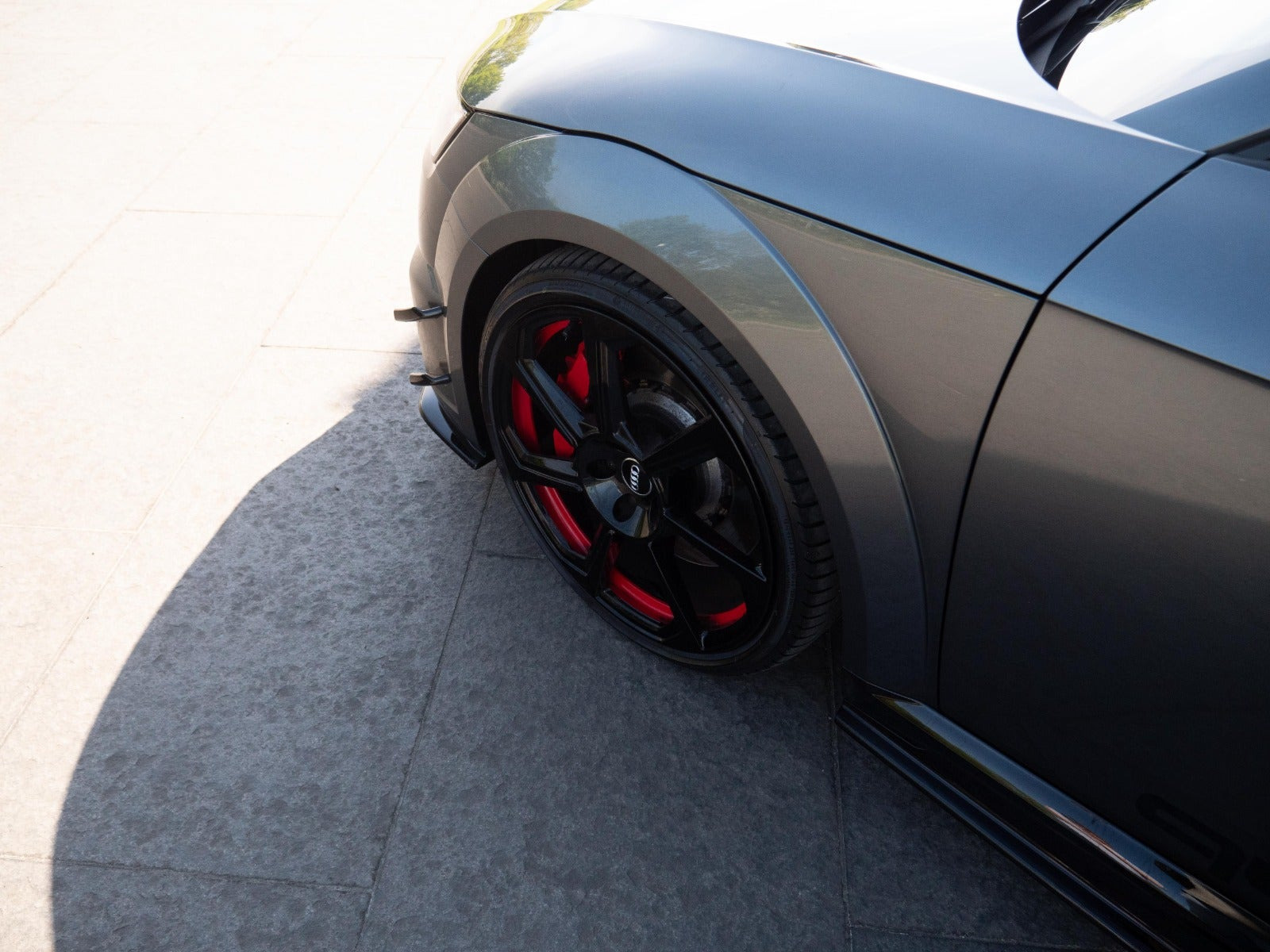 Grå Audi TT RS fra 2019