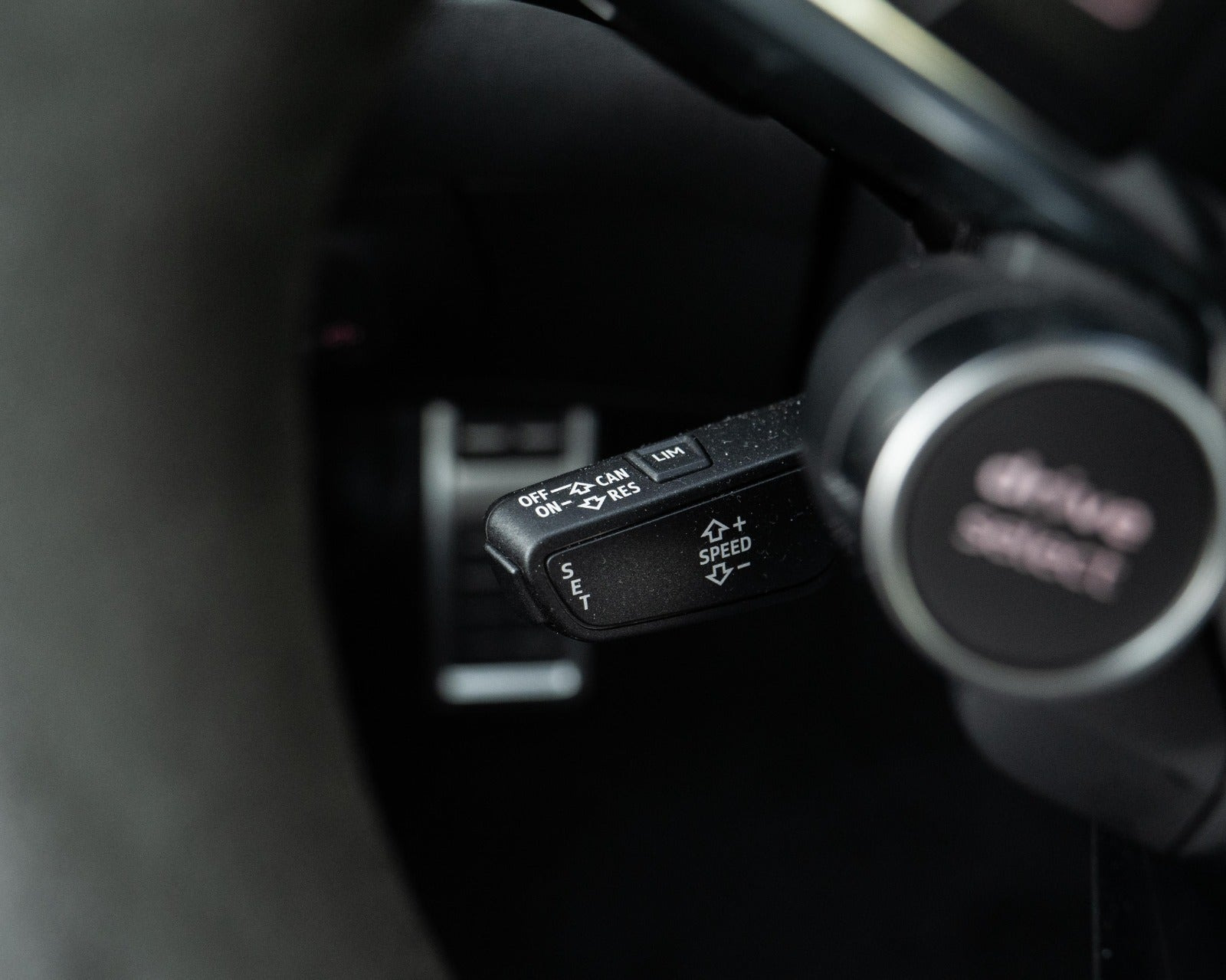 Grå Audi TT RS fra 2019