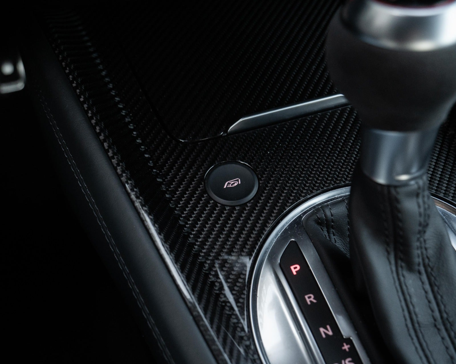 Grå Audi TT RS fra 2019