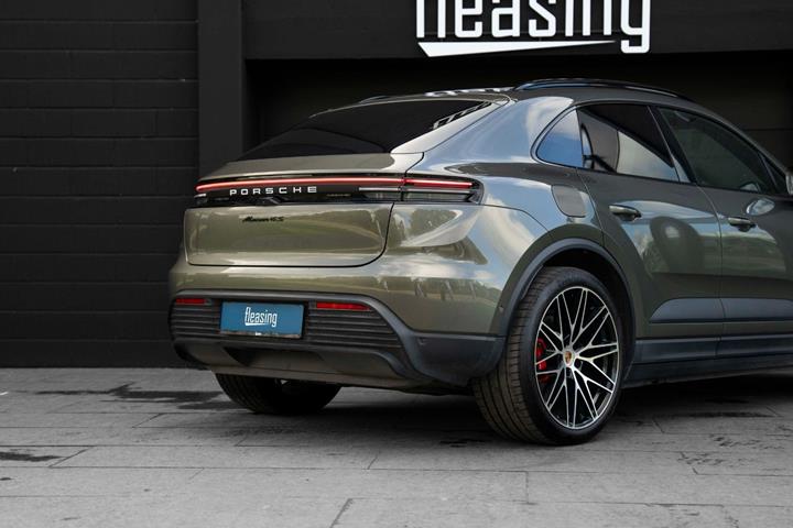 Grøn Porsche Macan 4S fra 2025
