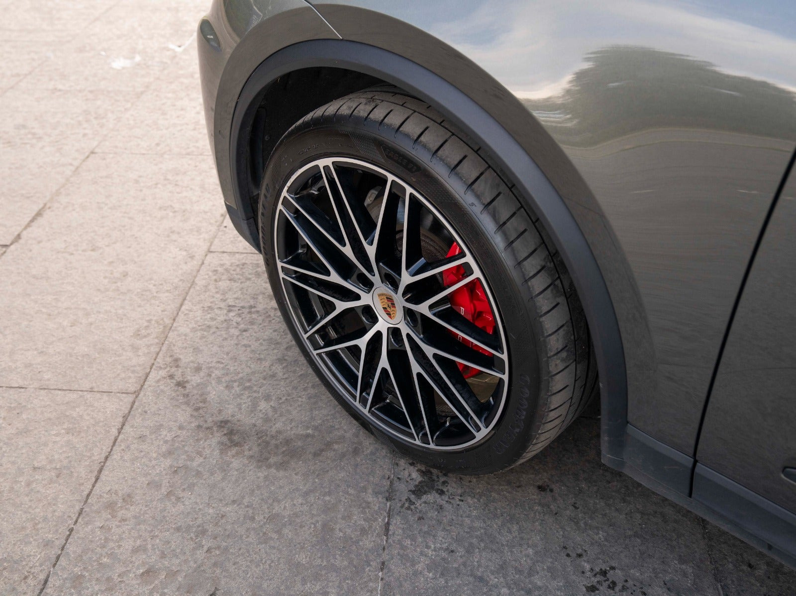 Grøn Porsche Macan 4S fra 2025