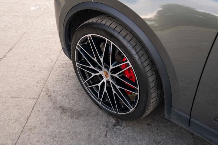 Grøn Porsche Macan 4S fra 2025