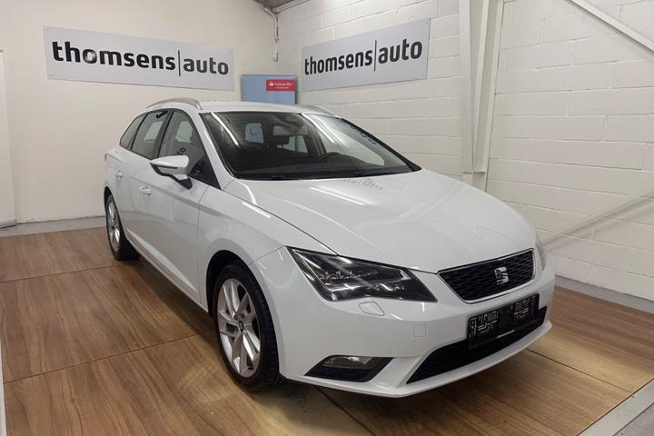 Hvid Seat Leon fra 2015 set udefra