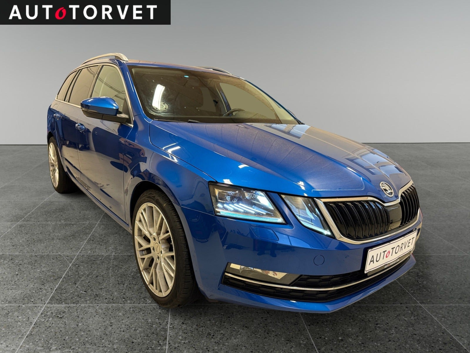 Blå Skoda Octavia fra 2020