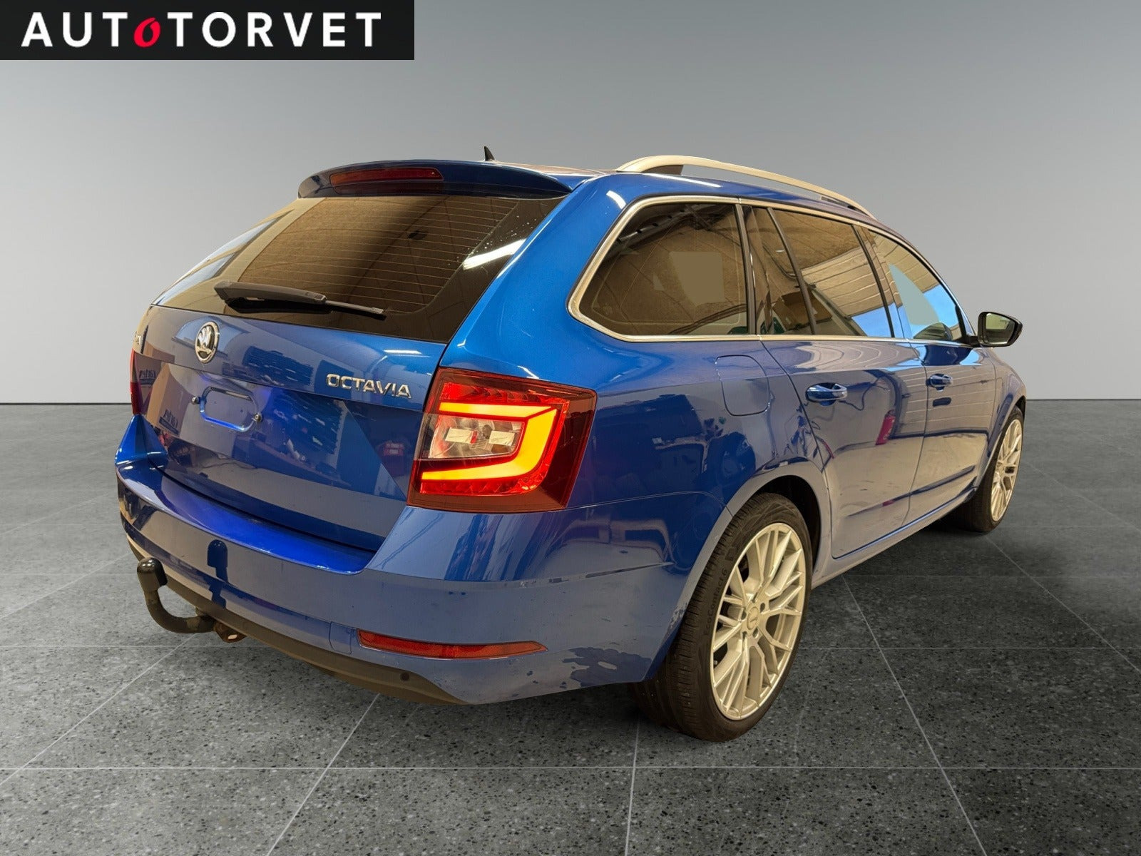 Blå Skoda Octavia fra 2020