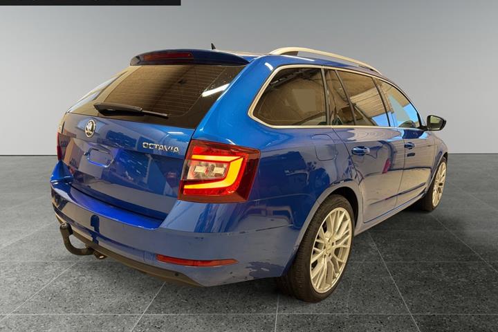 Blå Skoda Octavia fra 2020