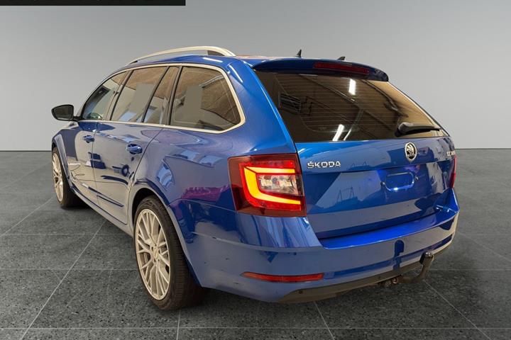 Blå Skoda Octavia fra 2020