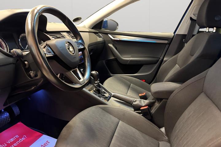 Blå Skoda Octavia fra 2020