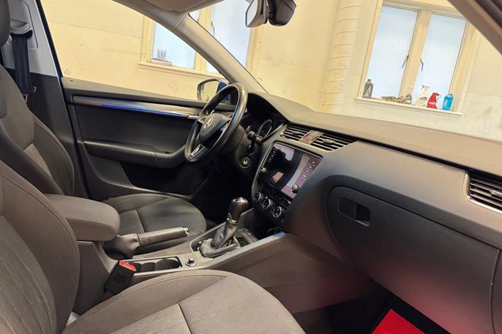 Blå Skoda Octavia fra 2020