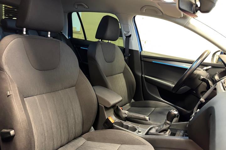 Blå Skoda Octavia fra 2020