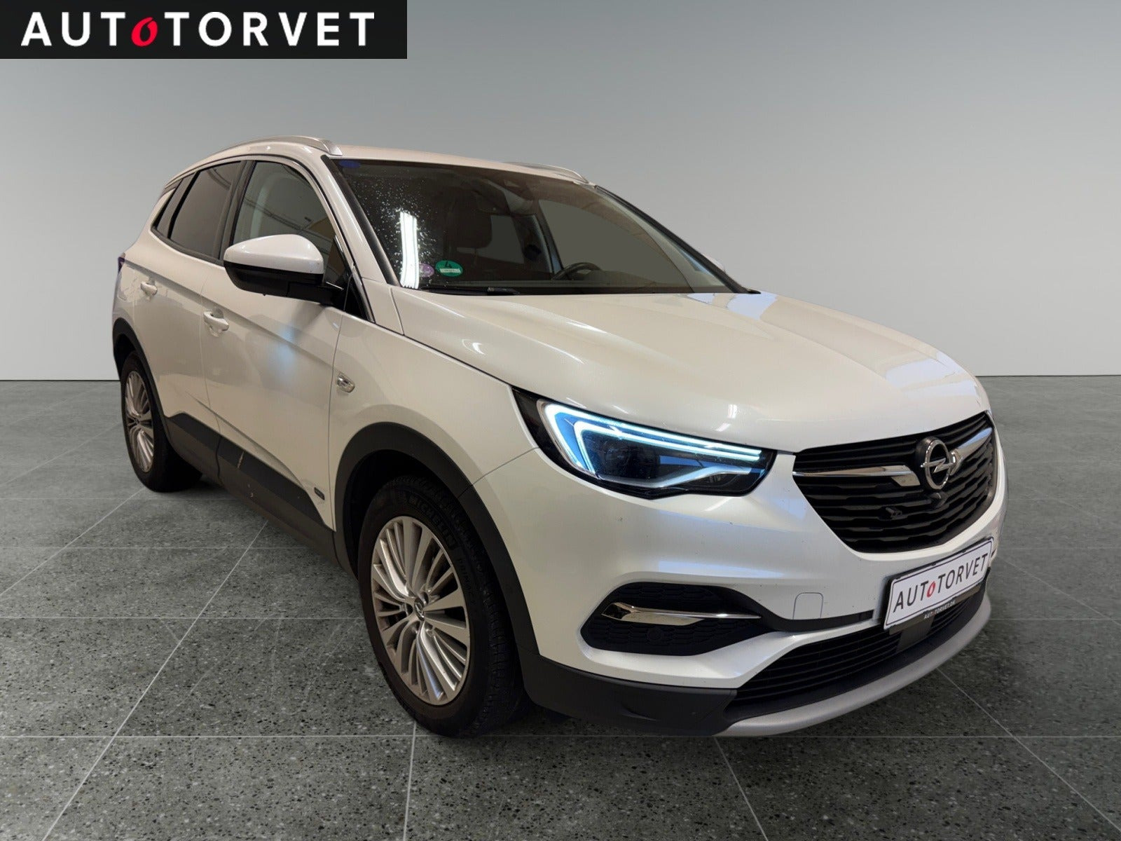 Hvid Opel Grandland X fra 2020