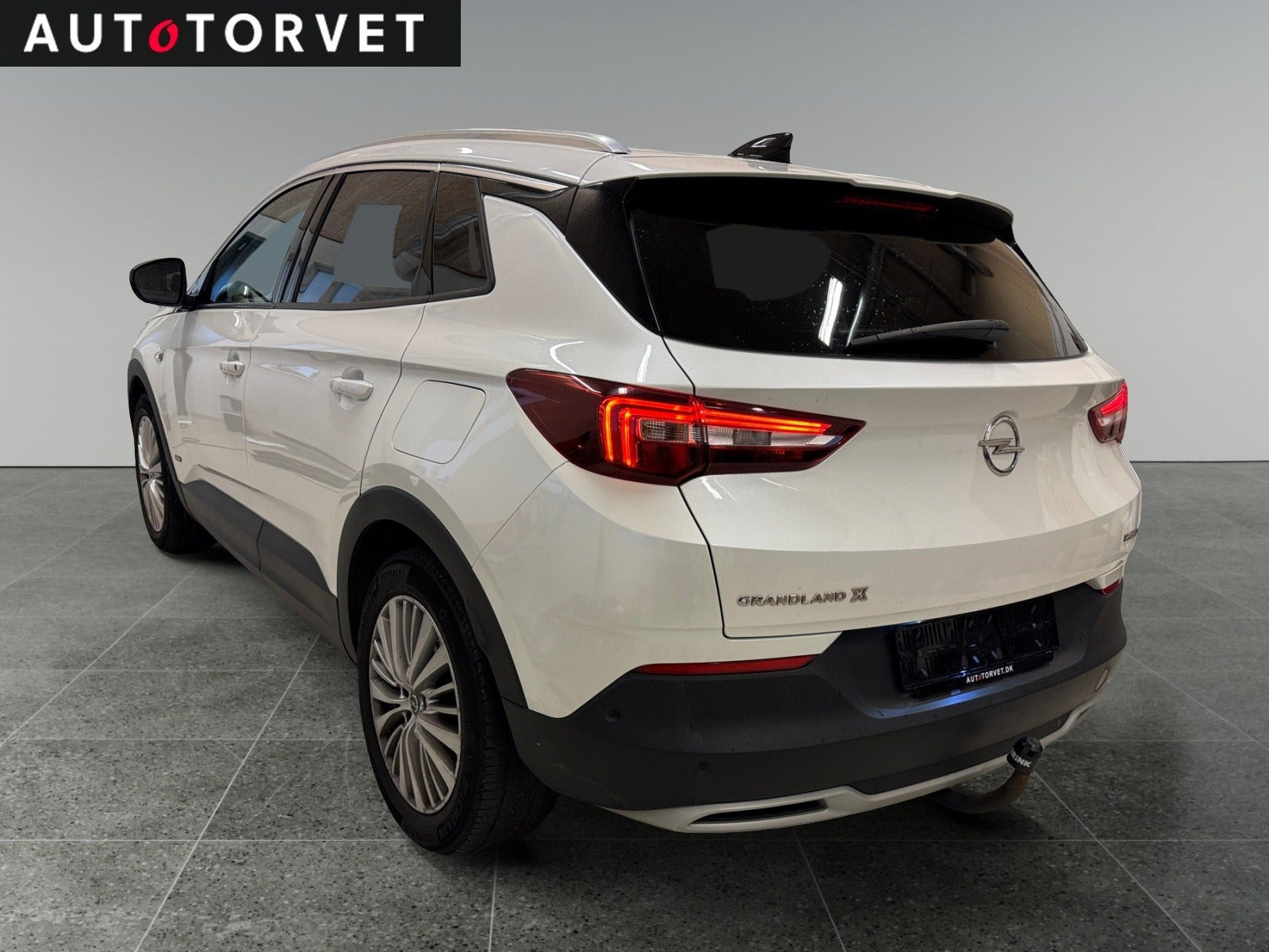 Hvid Opel Grandland X fra 2020