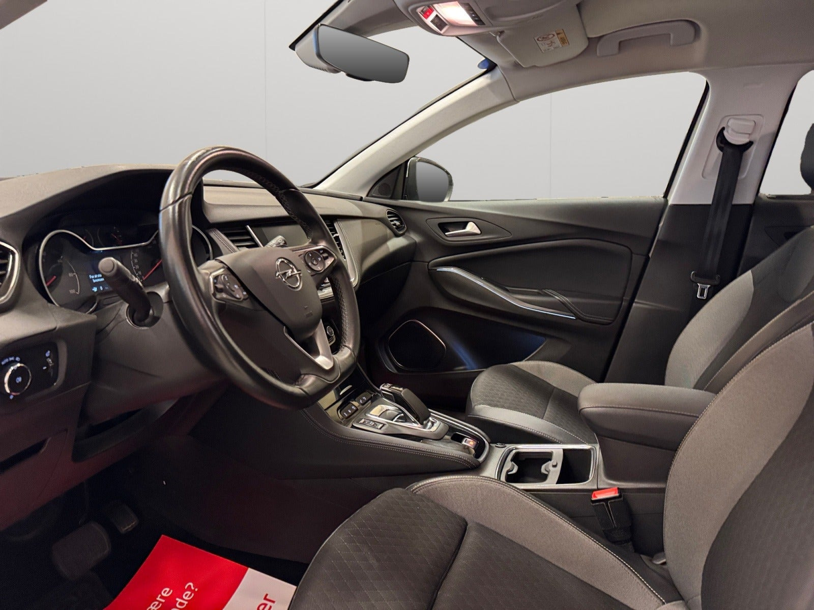 Hvid Opel Grandland X fra 2020