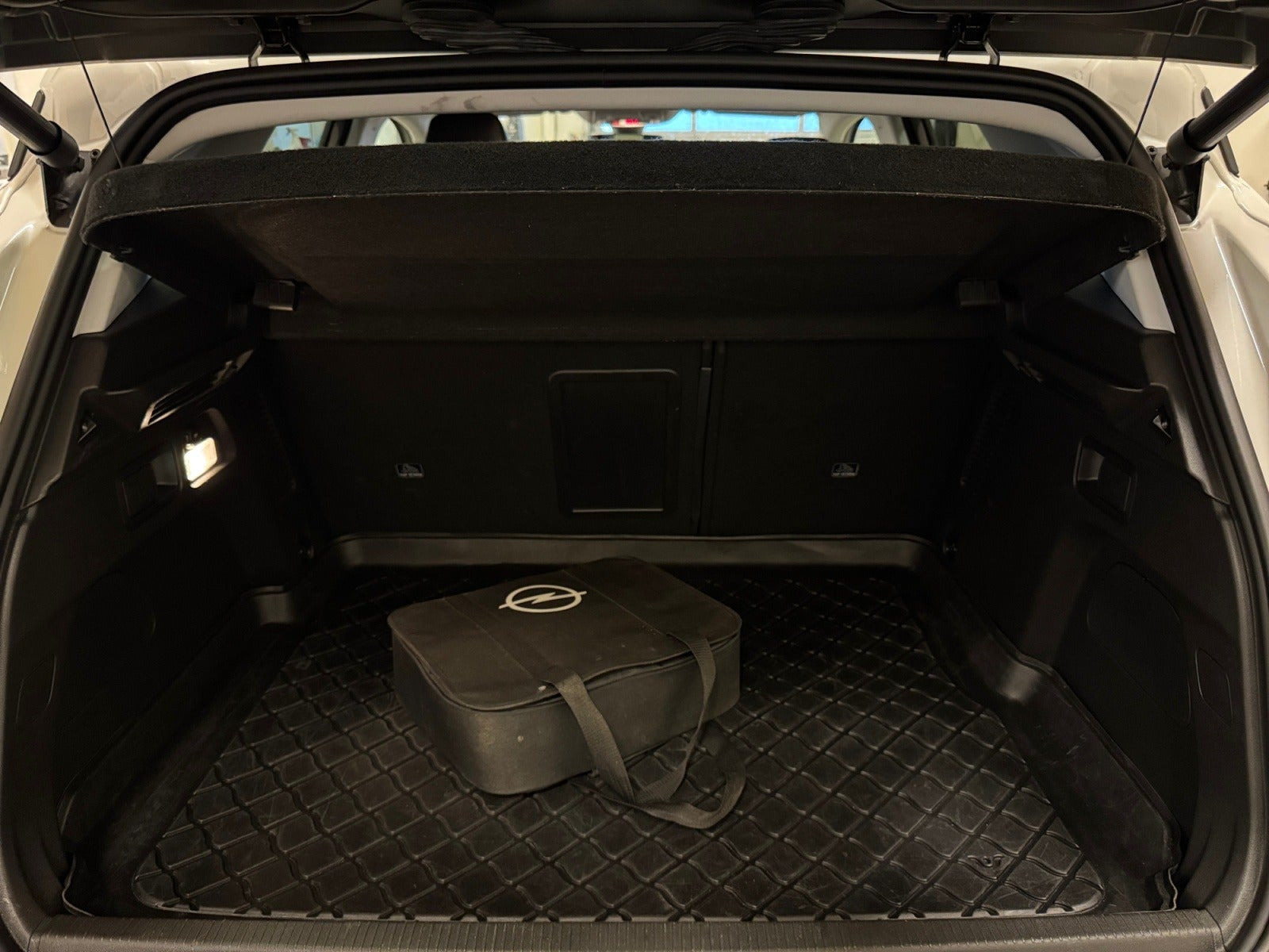 Hvid Opel Grandland X fra 2020