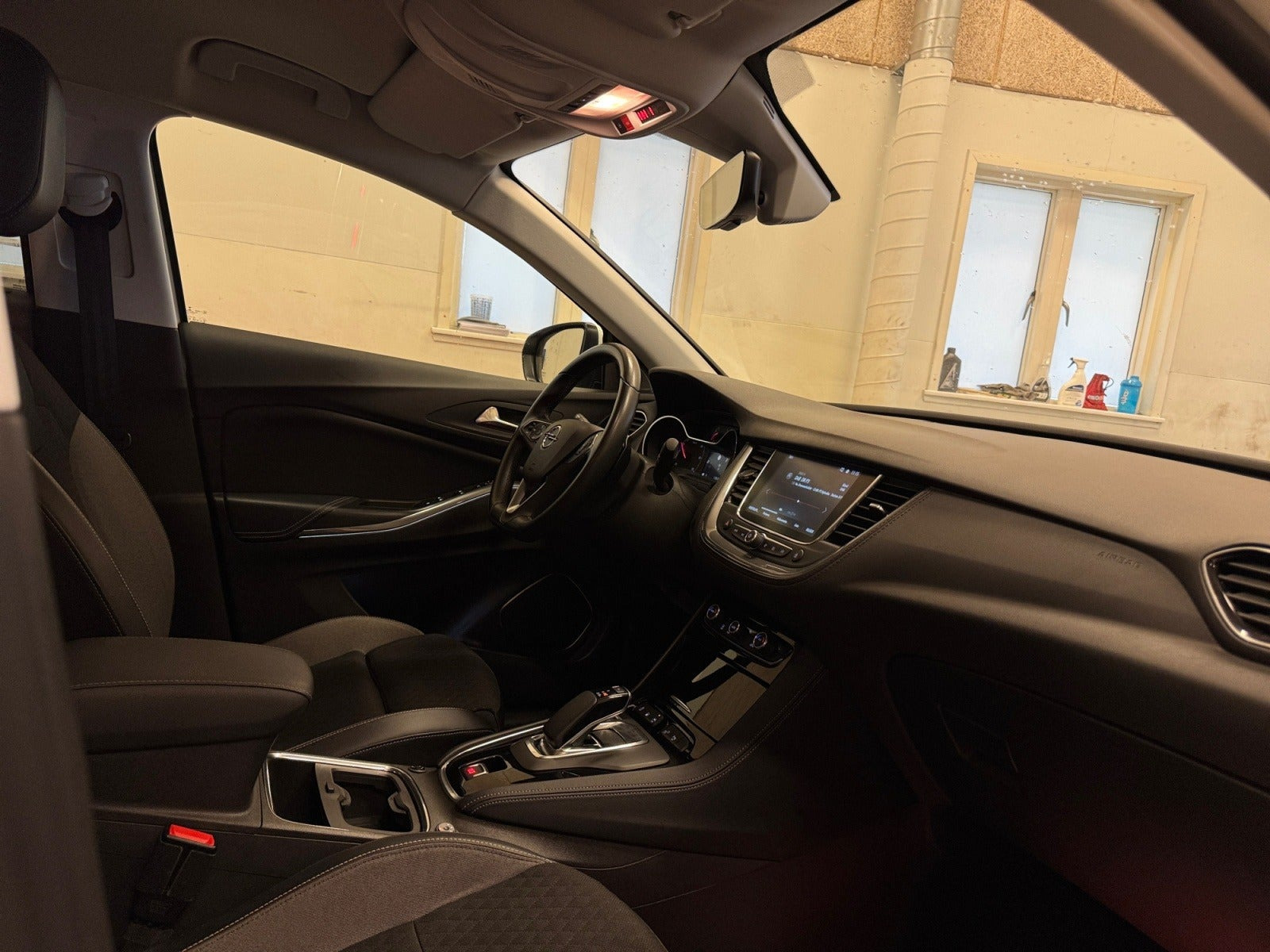 Hvid Opel Grandland X fra 2020