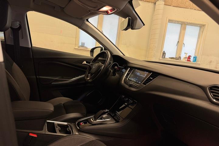 Hvid Opel Grandland X fra 2020