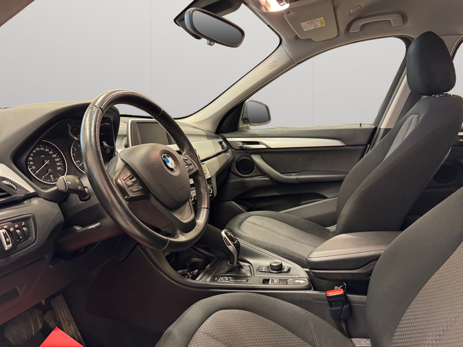 Hvid BMW X1 fra 2018