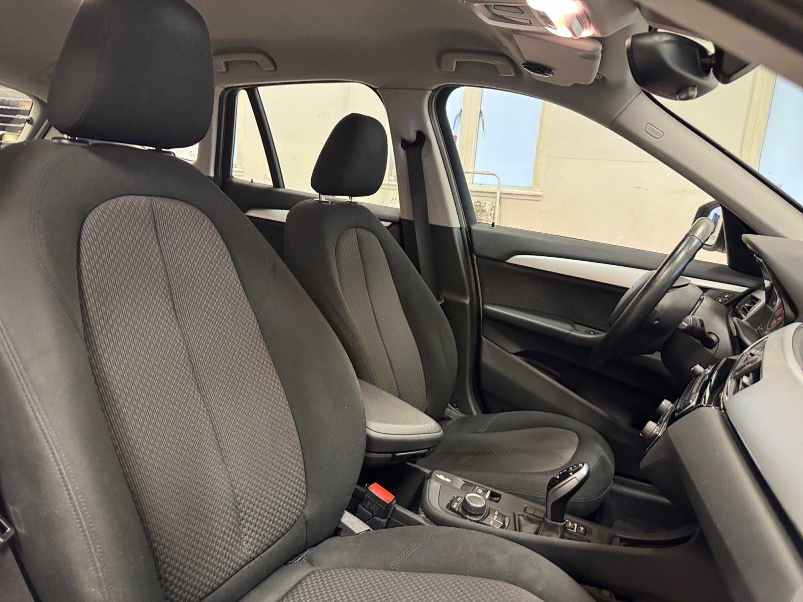 Hvid BMW X1 fra 2018