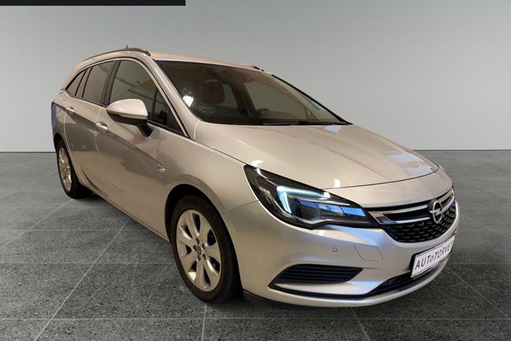 Sølv Opel Astra fra 2019