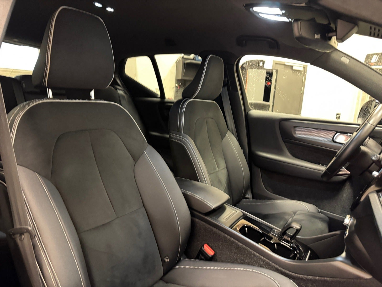 Sort Volvo XC40 fra 2022