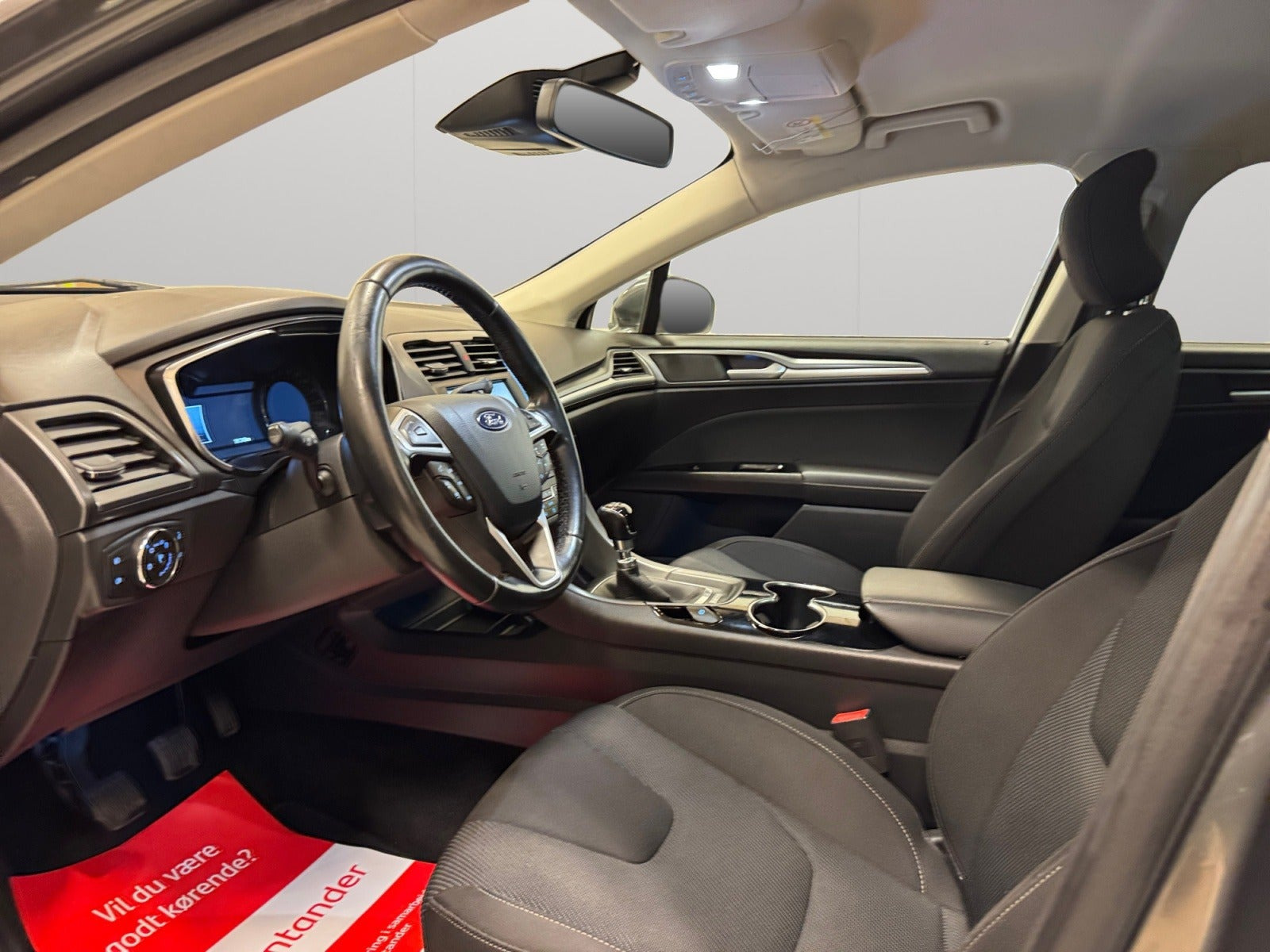 Grå Ford Mondeo fra 2016