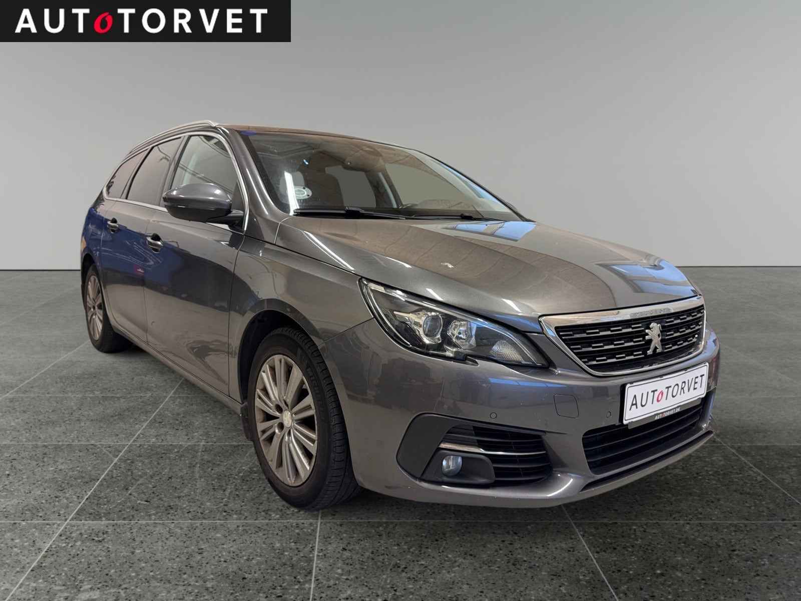 Grå Peugeot 308 fra 2018