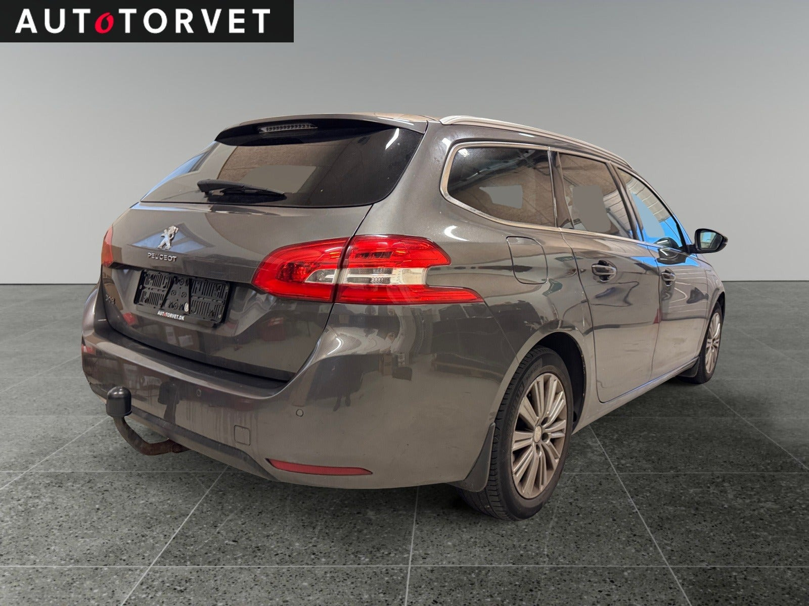 Grå Peugeot 308 fra 2018