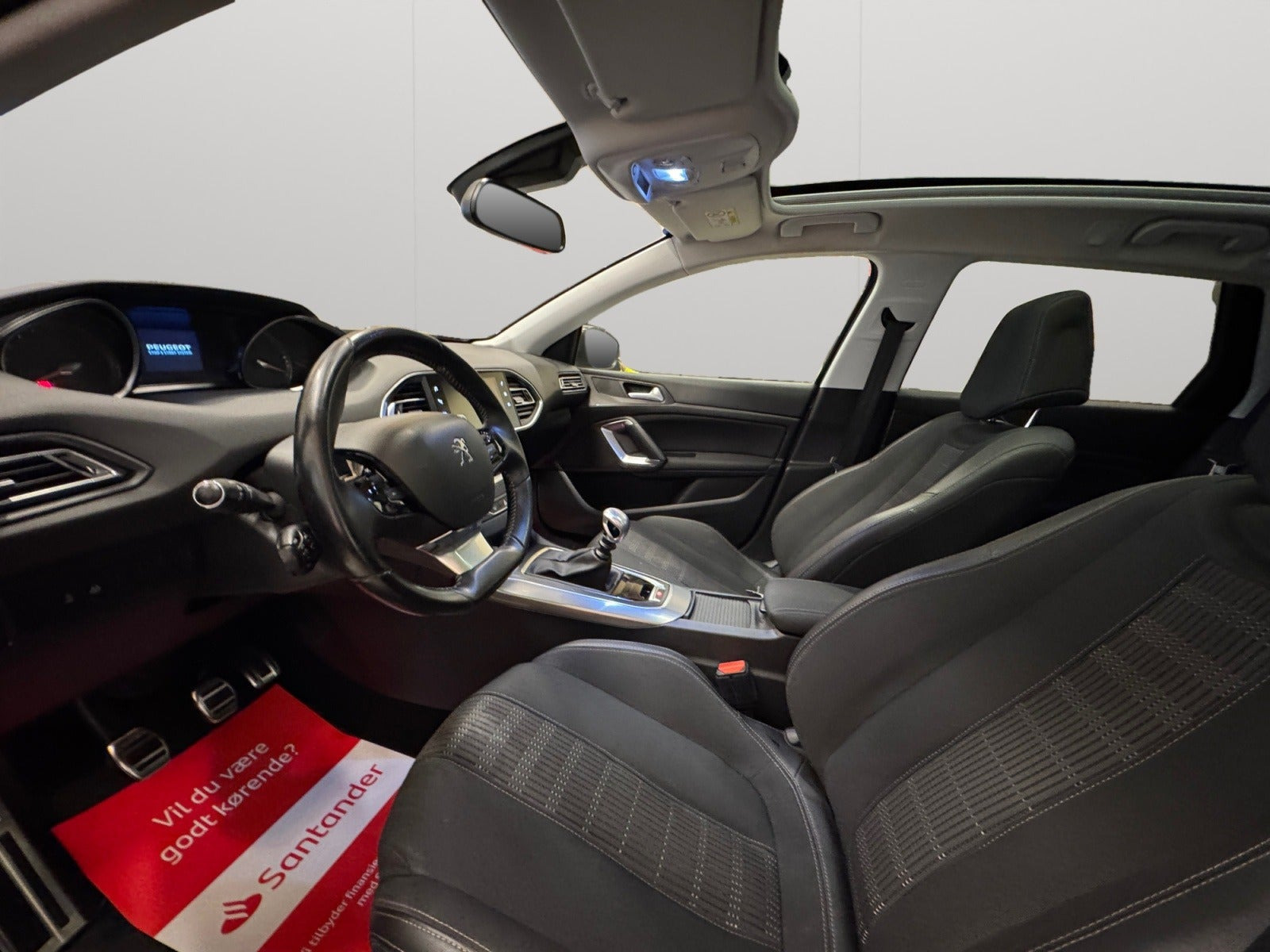Grå Peugeot 308 fra 2018