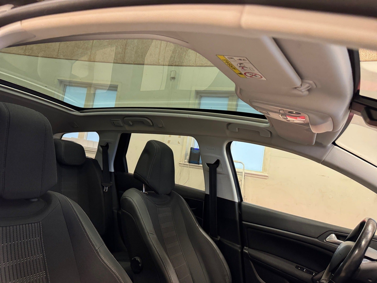 Grå Peugeot 308 fra 2018