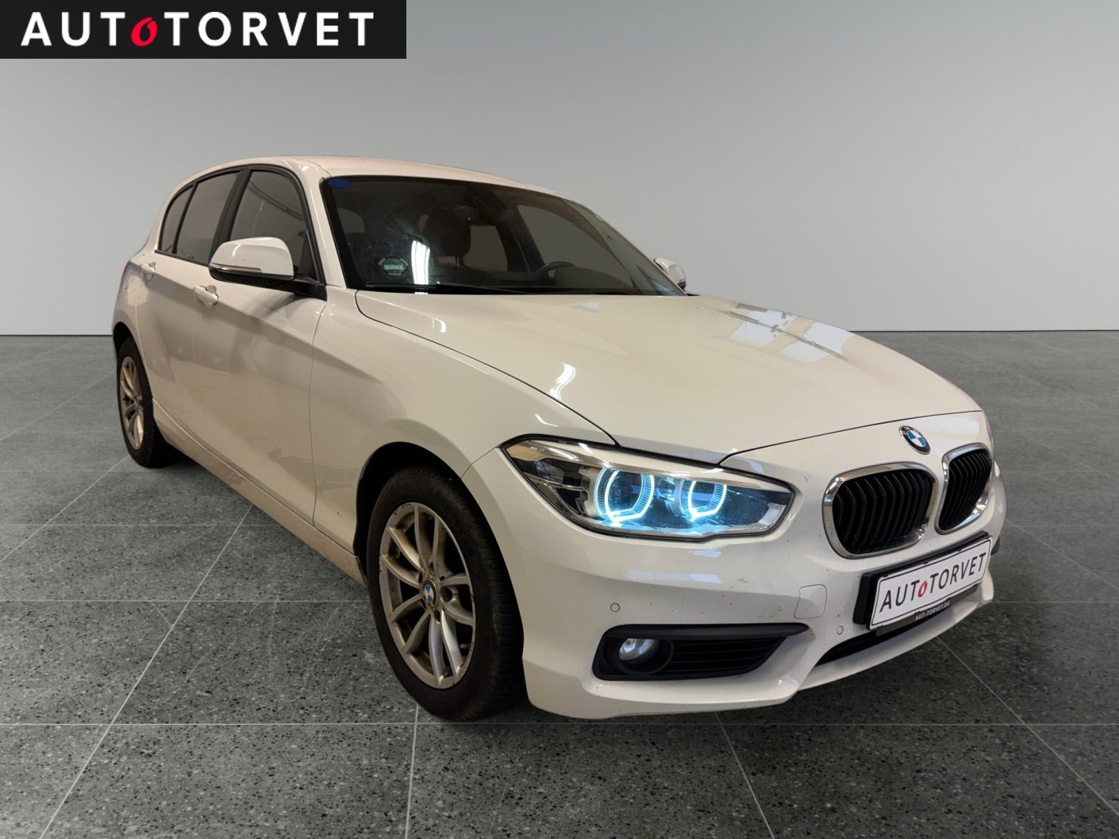 Hvid BMW 118d fra 2016