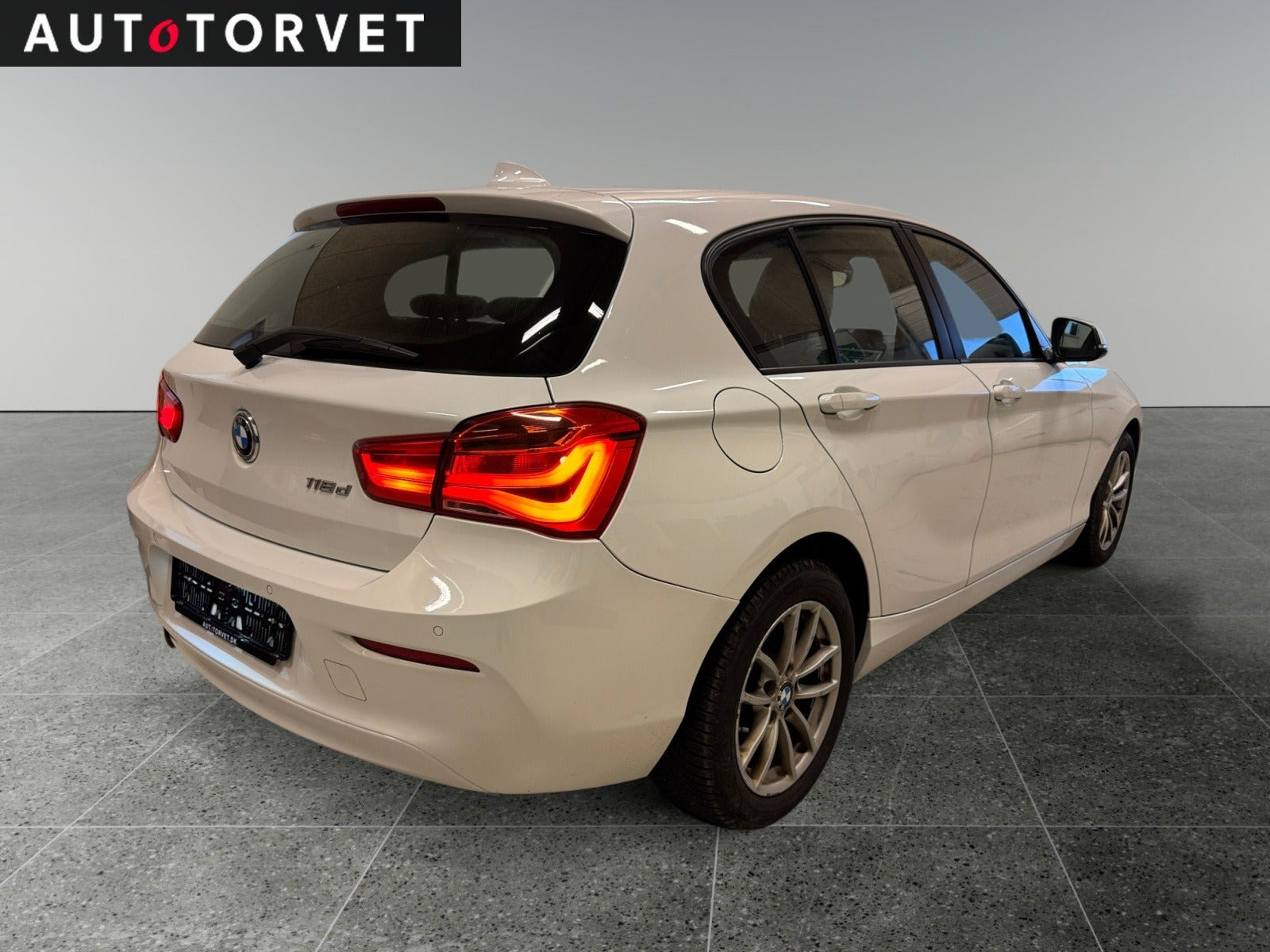 Hvid BMW 118d fra 2016